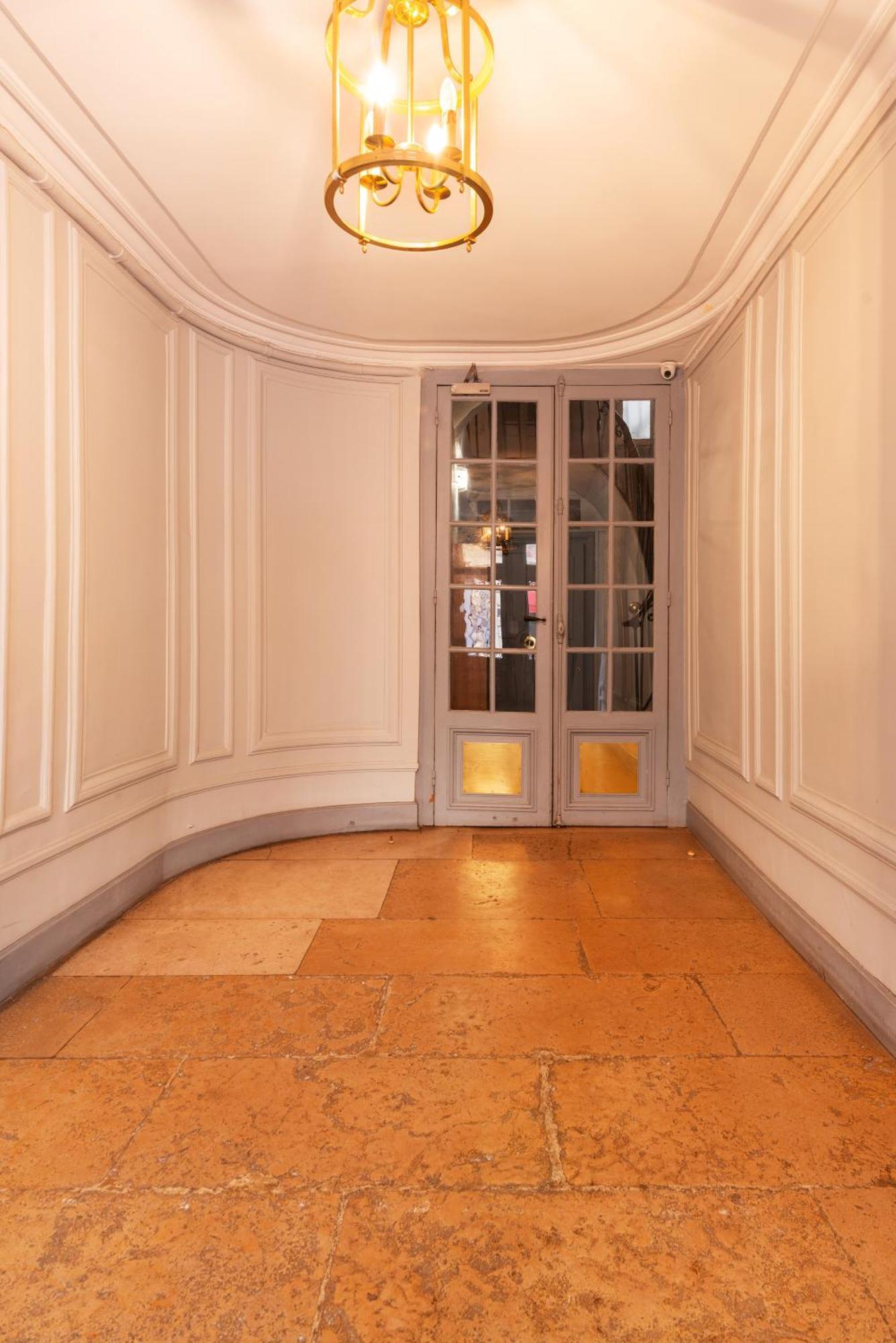 Champs Elysee Near President's Palace With And Ac Appartement Parijs