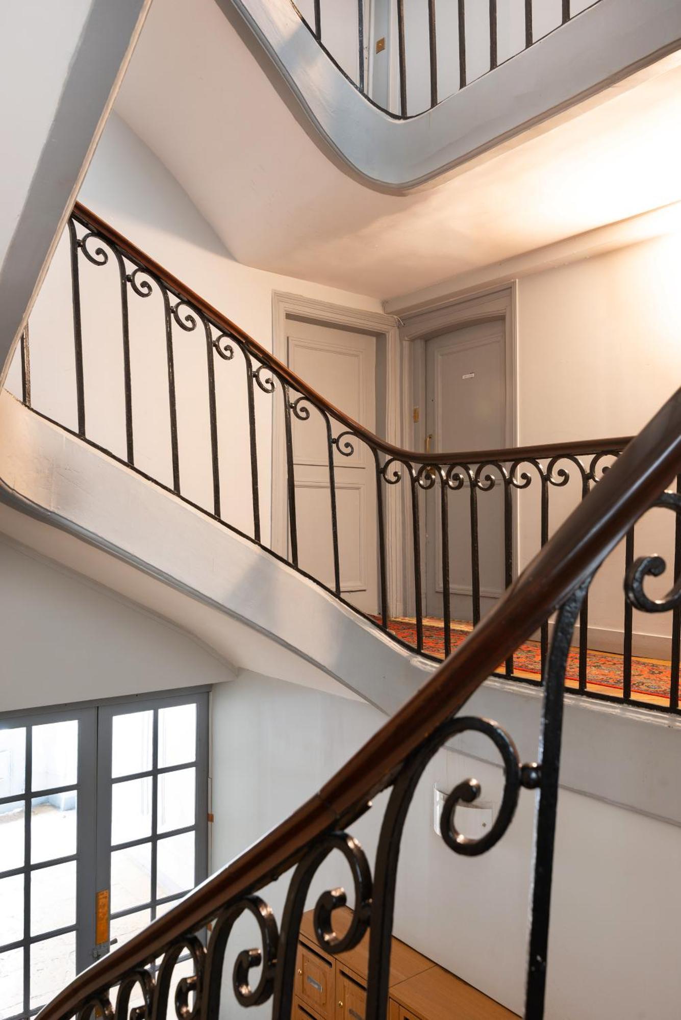 Appartement Champs Elysee Near President's Palace With And Ac